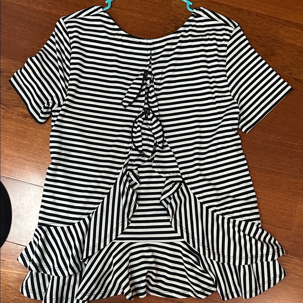 Black and White Striped Ruffle back super cute top, size small, NWOT